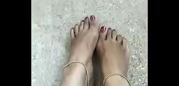  Tamil Young Married Wife Show her Sexy Legs